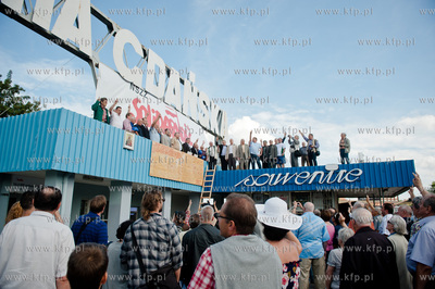 Gdansk. Brama Historyczna nr 2 Stoczni Gdanskiej. Stoczniowy...