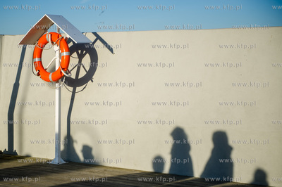 Sloneczne, bardzo cieple, niemal wiosenne, niedzielne...