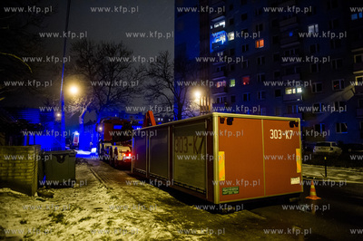 Gdańsk. Prowadzona przez strażaków akcja stawiania...