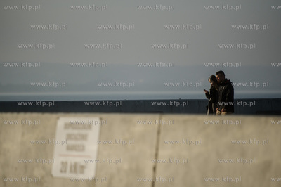 Gdańsk.  Falochron Zachodni w Nowym Porcie.
16.02.2017
fot....