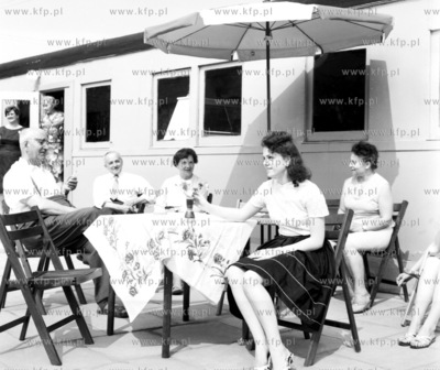 Wczasy w domkach przerobionych z wagonow kolejowych....