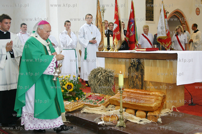 Gdansk. Uroczystosci odsloniecia i poswiecenia oltarza...