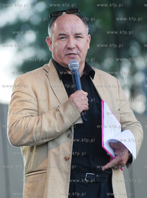 Stadion MOSiR w Rumi. Koncert na powitanie lata. Nz....