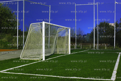 Boisko noca w Gdansku Oruni przy Zespole Ksztalcenia...