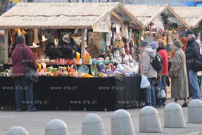 Gdynia. Jarmark swiateczny na Skwerze Kosciuszki uzbiegu...