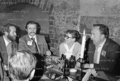 Objazd delegacji Solidarnosci po podkrakowskich miejscowosciach....