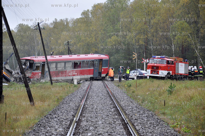 Na niestrzezonym przejezdzie kolejowym w Lipuszu TiR...