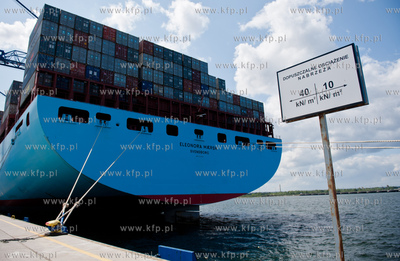 Gdansk. Eleonora Maersk, jeden z najwiekszych kontenerowcow...