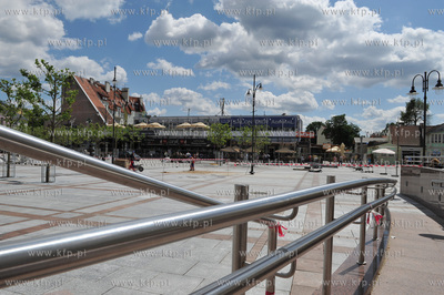 Plac Przyjaciol Sopotu. Ostatnie dni remontu placu,...