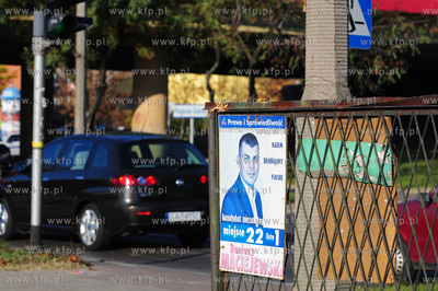 Niesciagniete plakaty wyborcze w Gdyni-Obluzu.
11.11.2011...