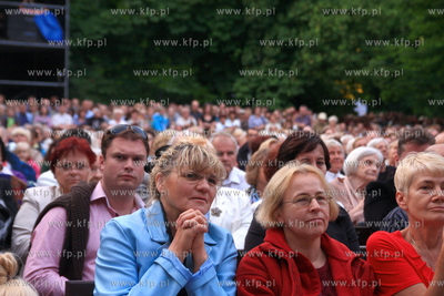 Estrada przed Palacem Opatow w Parku Oliwskim. Mozartiana...