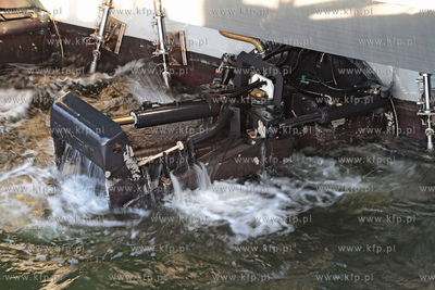 Do gdanskiego portu przypynal niecodzienny okręt HSwMS...