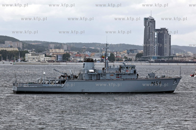 Parada wszystkich najwazniejszych klas okretow bedacych...