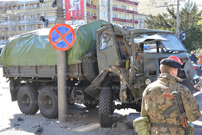 Na skrzyzowaniu ulic 10 Lutego i Swietojanskiej w Gdyni...