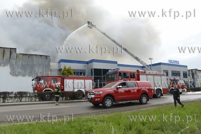 Pożar hali produkcyjnej w firmie Iglotex w Skórczu....