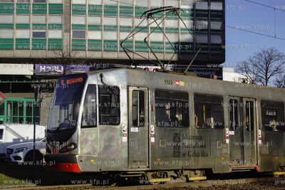 Złoty tramwaj. DUWAG N8C oklejony na zamówienie Muzeum...