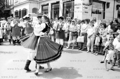 III Miedzynarodowy Festiwal Folkloru. Wystep zespolu...