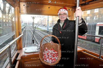 Mikolajkowy zabytkowy  tramwaj  na trasie Hucisko -...