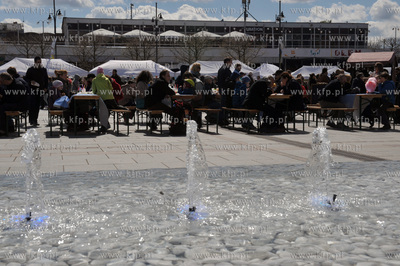 Sopot. Targ sniadaniowy na placu Przyjaciol Sopotu....