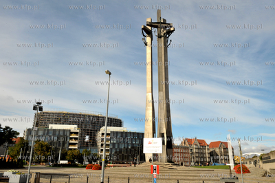 Gdansk. Pomnik Poleglych Stoczniowcow na placu Solidarnosci...