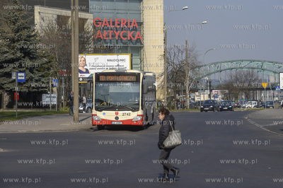 Gdańsk Wrzeszcz, ul. Dmowskiego. Autobusy zaparkowane...