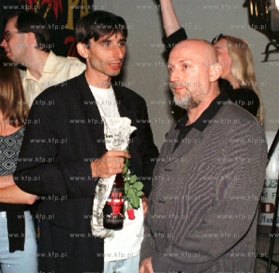 Jerzy Kolasa ( z prawej ) , scenarzysta filmu "Sztos"...