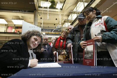 Gdansk. Centrum handlowe Manhattan. Premiera i promocja...