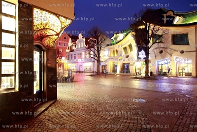Sopot. Ul. Bohaterow Monte Cassino. Krzywy Domek. 24.01.2012...
