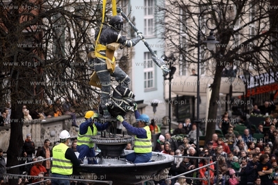 Gdansk. Dlugi Targ. Powrot posągu rzymskiego boga...