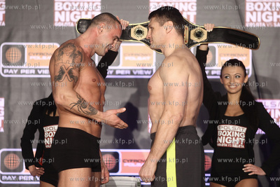 Sopot. Ergo Arena. Wazenie zawodnikow przed gala boksu...