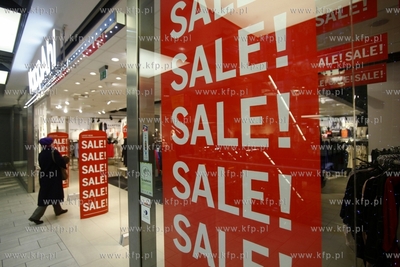 Poswiateczne wyprzedaze w Centrum Handlowym Manhattan...