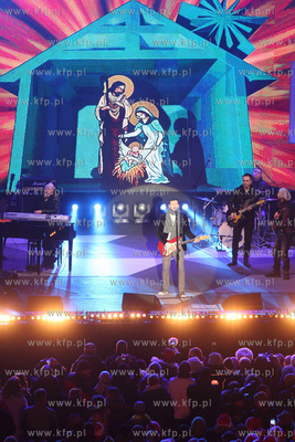 Cala Polska spiewa koledy, koncert na Dlugim Targu...