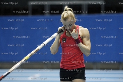 Trening skoczkini o tyczce Anny Rogowskiej, przed rozpoczynajcymi...