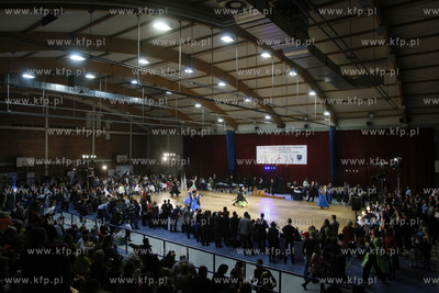 Gimnazjumnr 2 w Zukowie. Konkurs tanca towarzyskiego.06.12.2014fot....