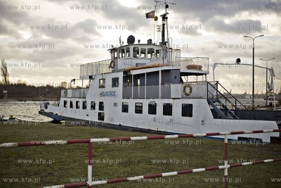 Z powodu silnego wiatr nie pływa prom Wisłoujście.
03.02.2016
fot....