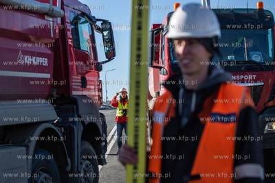 Pierwsze próby obciążeniowe budowanego mostu w Sobieszewie.
29.09.2018
fot....