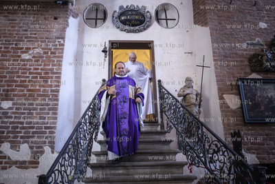 Niedzielna msza św. w Centrum św. Jana odbyła się...