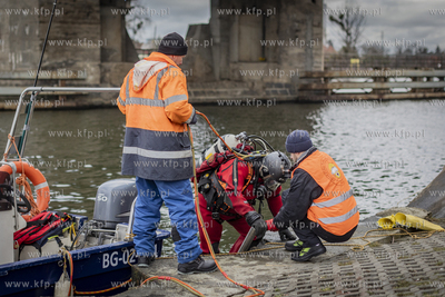 Przy zamkniętym Moście Siennickim w Gdańsku ruszyły...