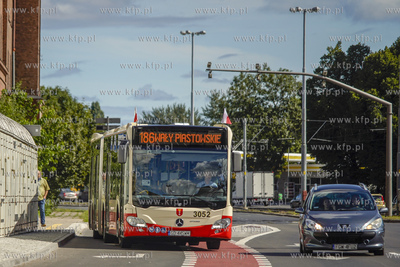 Autobus Mercedes-Benz O530G Citaro C2 na Podwalu Przedmiejskim...