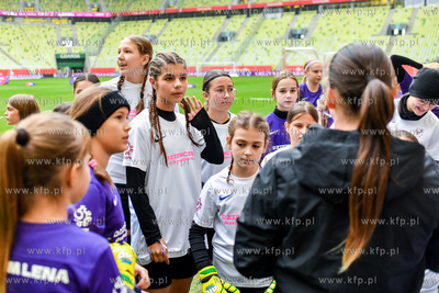 Mecz drużyn influencerek na Polsat Plus Arenie Gdańsk...