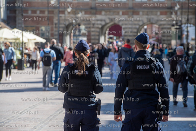 Patrol policji na Długim Targu w Gdańsku. 04.04.2025...