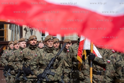 Przemarsz ulicami Gdańska do pomnika Poległych Stoczniowców.Nz....