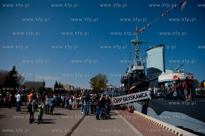 Gdynia. Skwer Kosciuszki - Plyta Marynarza Polskiego....