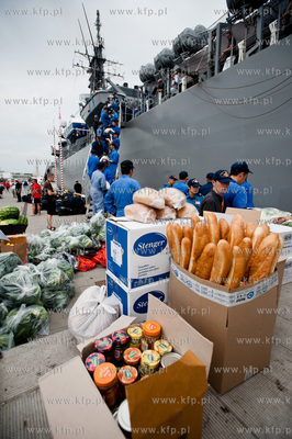 Gdynia. Nabrzeze Pomorskie. Uroczyste powitanie japonskiego...