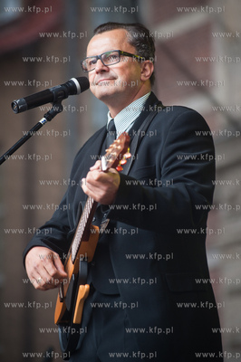 Gdansk. Scena na Dlugim Targu. Wystep kabaretu OT.TO...