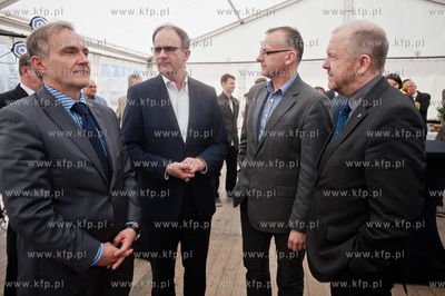 Gdynia. Uroczystosc podpisania aktu erekcyjnego i wmurowanie...