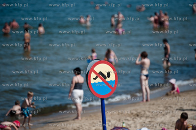 Gdansk. Upalny, sloneczny, wakacyjny dzien na plazy...