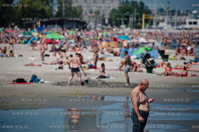 Gdynia. Upalny, sloneczny, wakacyjny dzien na plazy...