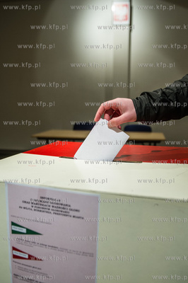 Gdansk. Ratusz Staromiejski. Obwodowa komisja wyborcza...