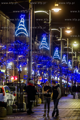Gdynia. Swiateczne iluminacje na ul. Swietojanskiej...